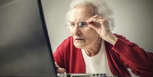 Älteren Menschen Technik näherbringen