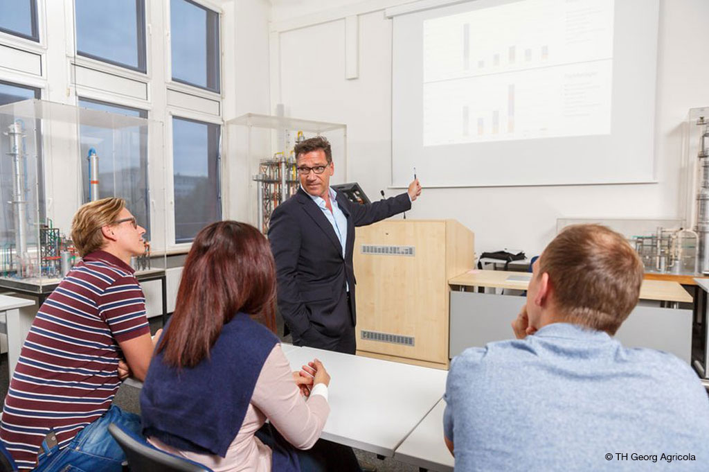 Prof. Dr. Alfred Niski entwickelt Business-Modelle für die Industrie "Seltene Erden" (Bild: TH Georg Agricola).