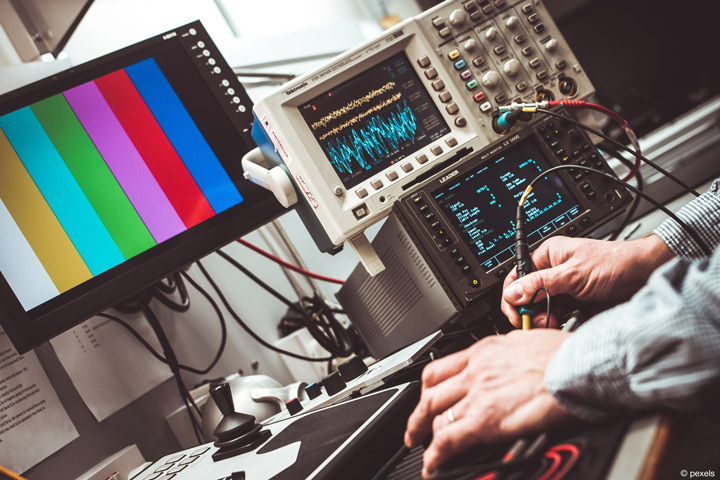 Industrie 4.0 in der Fertigungstechnik: Land NRW unterstützt Forschung an der Fachhochschule Südwestfalen (Bild: Pexels).