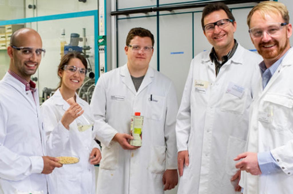 Das Projektteam von Linopol: Valentin Gala Marti, Anna Coenen, Jan Drönner, Prof. Dr. Ulrich Schörken, Prof. Dr. Matthias Eisenacher (v.l.) (Bild: Michael Bause/TH Köln)