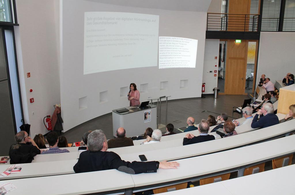 Im Hörsaalzentrum des Katholischen Klinikums Bochum wurde der Prototyp Train2hear vorgestellt.