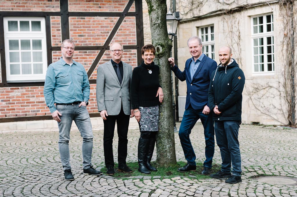 Die Projektpartner von BeGrüKlim (v.l.): Daniel Krüger (Betriebsleiter Gemeindewerke), Prof. Dr. Helmut Grüning (FH Münster), Bürgermeisterin Manuela Mahnke, Franz Humberg und Marius Ernst (beide Humberg).